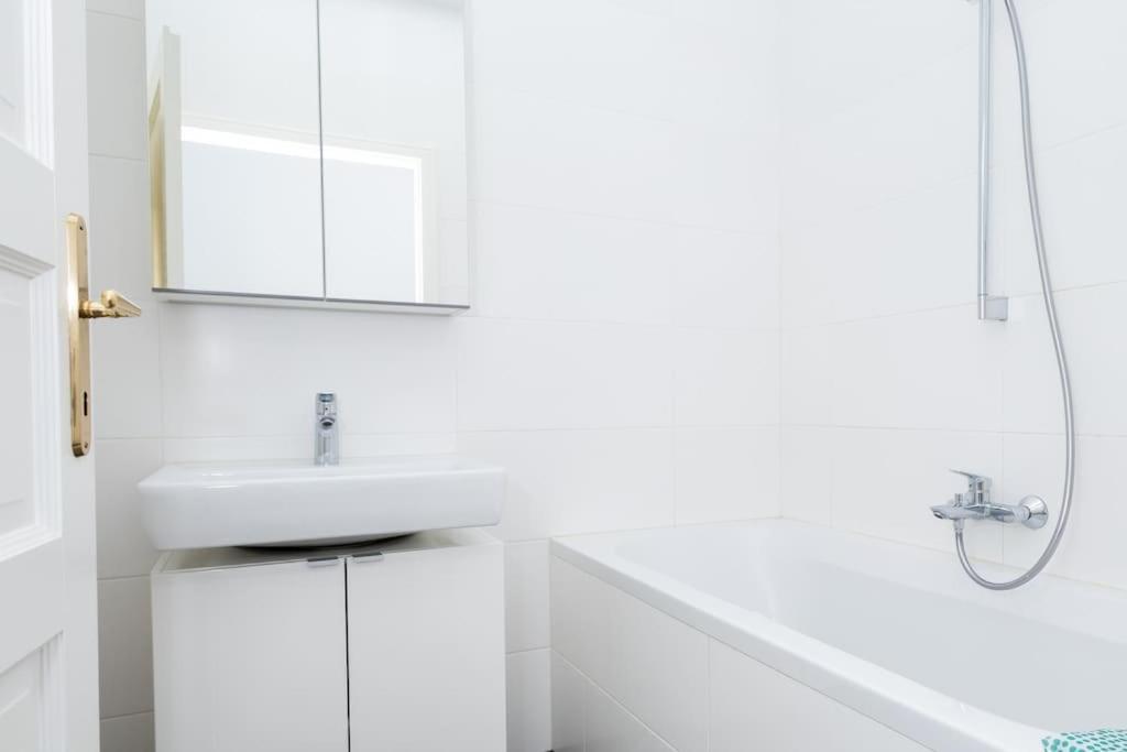 Orestaliving- 3Br On The Daube Canal/Friedensbruecke Wien Exterior foto